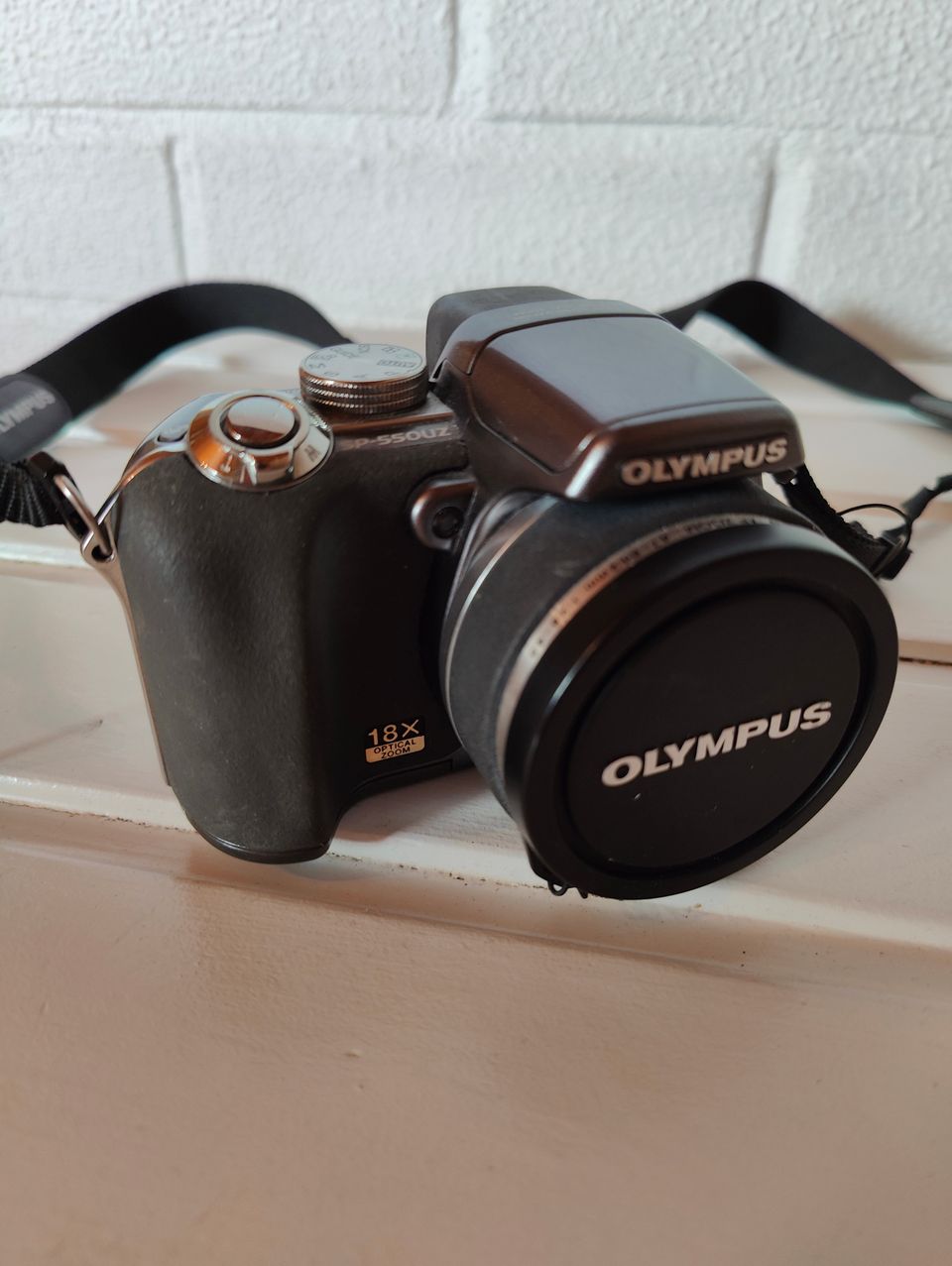 Olympus SP-550UZ digitaalinen kamera