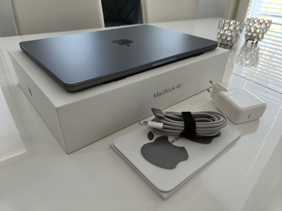 Apple Macbook Air 13" (M2, 8/256GB)
