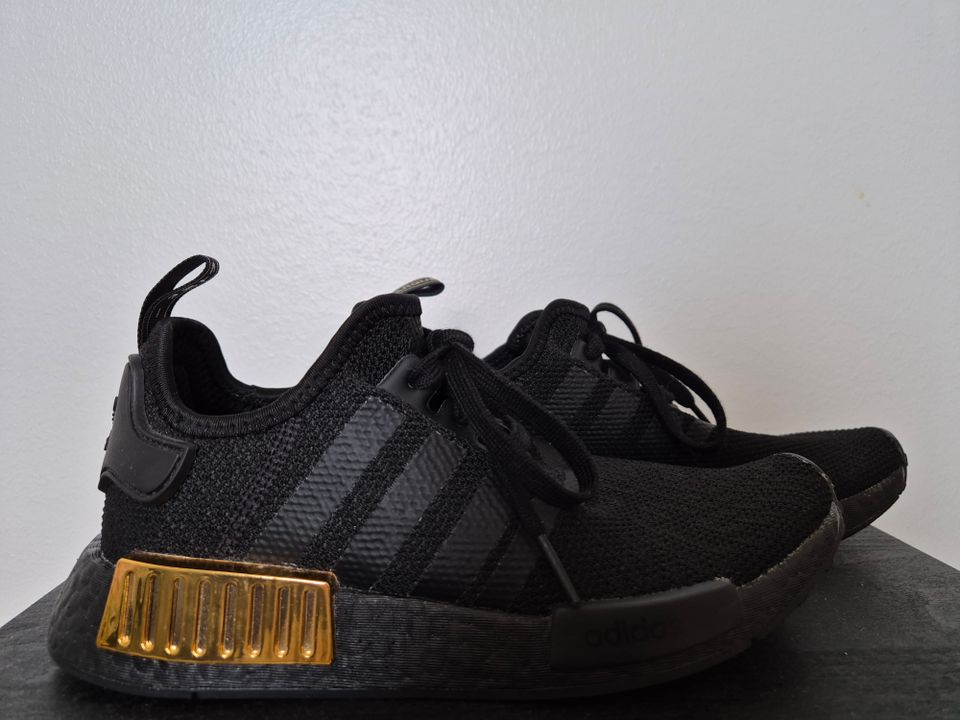 Adidas NMD_R1  39 1/3