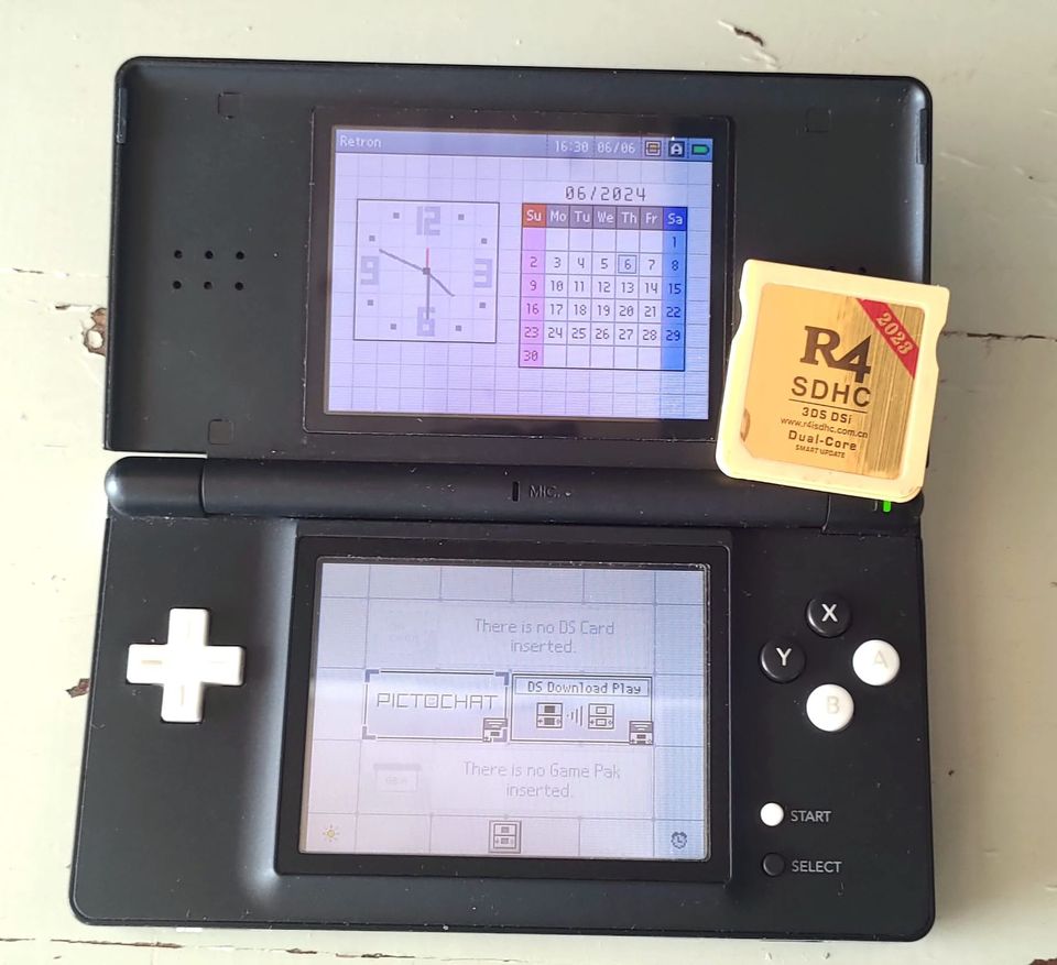 Nintendo DS + R4 SDHC