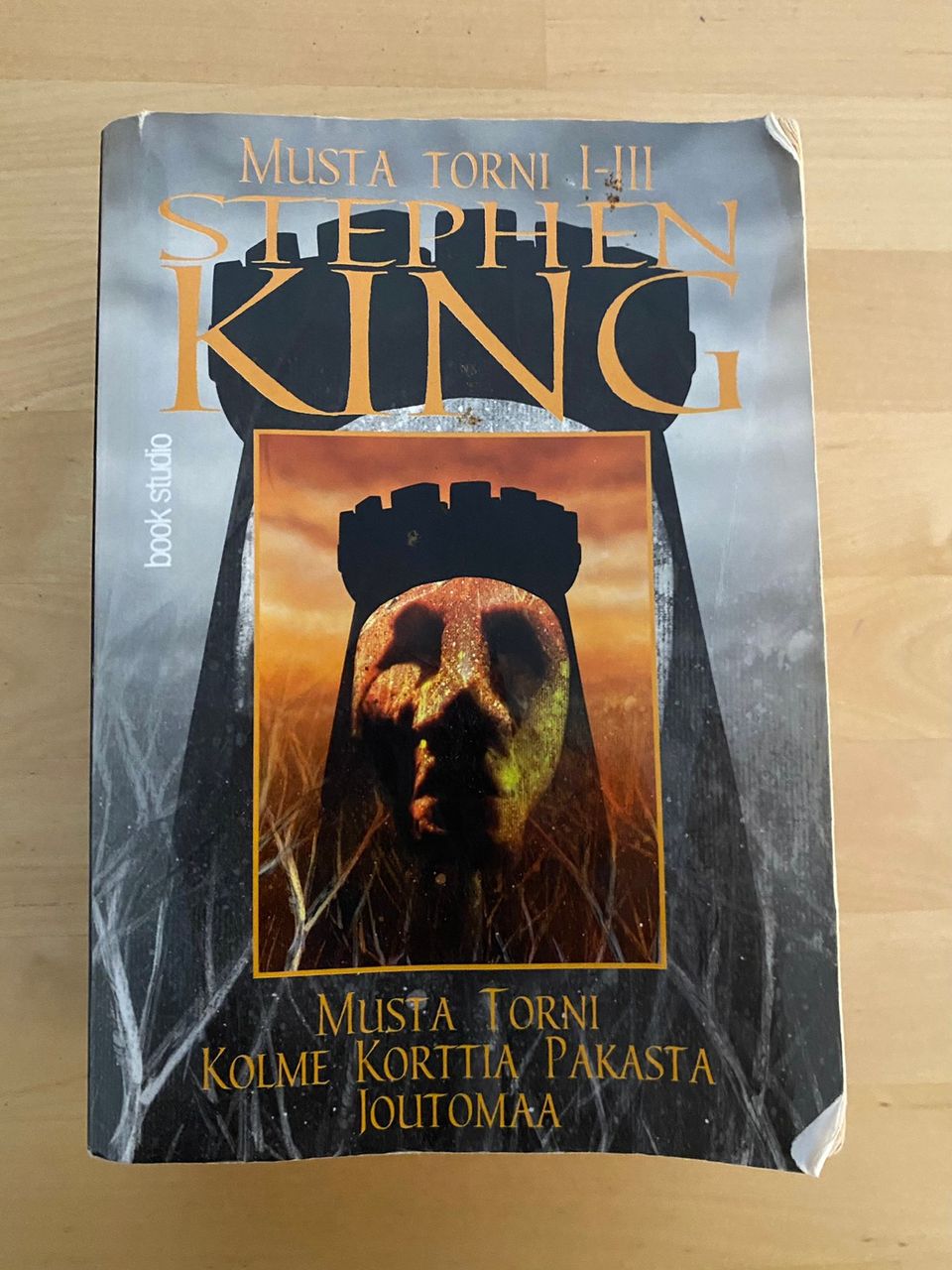 Stephen King - Musta Torni osat 1-3