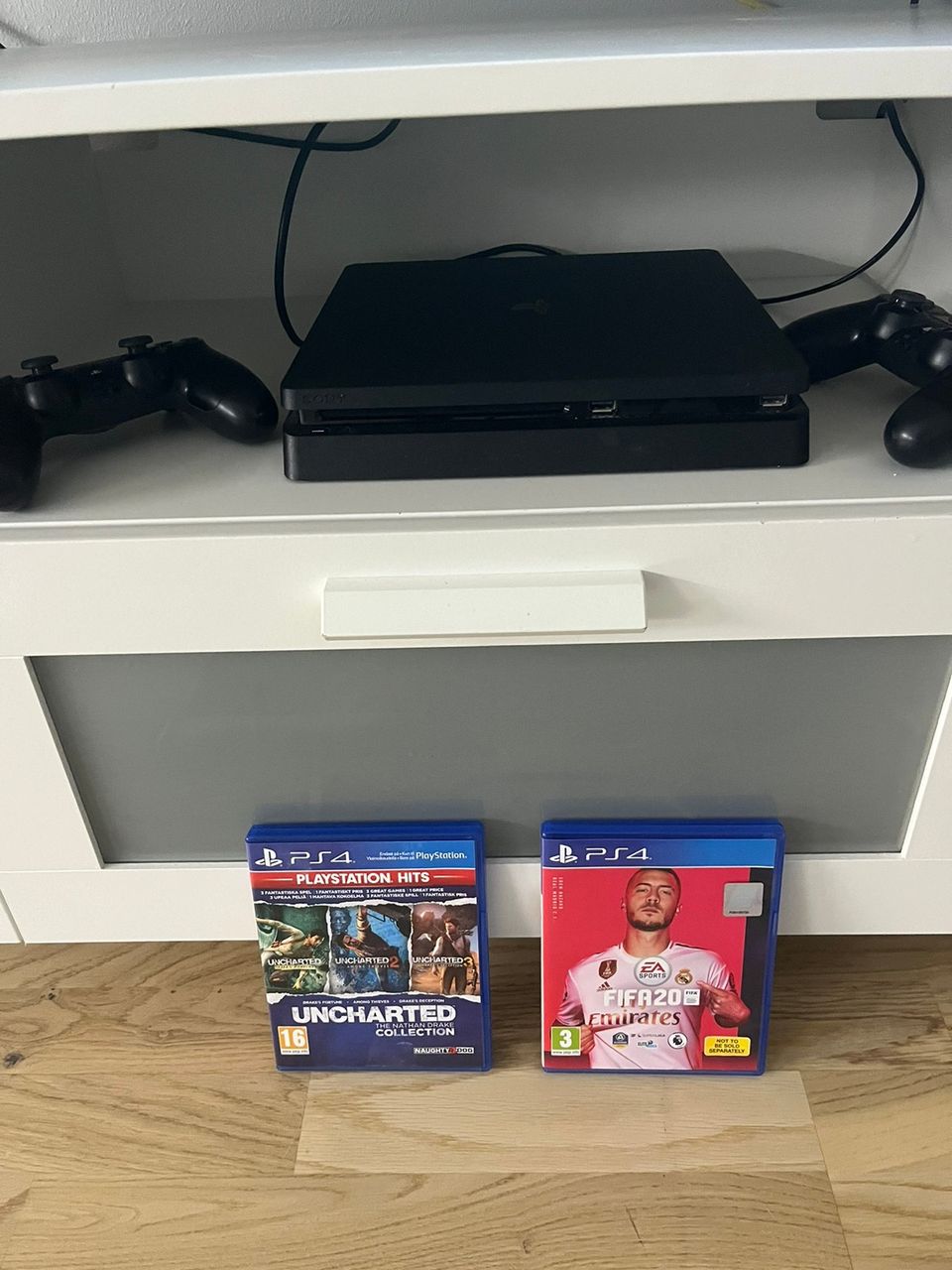 PS4 slim 500gb + two consoles + two games