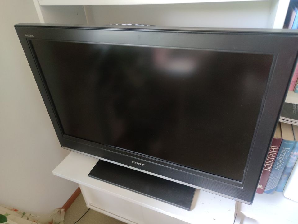 Myydään Sony 32 tuuman LCD TV HD ready