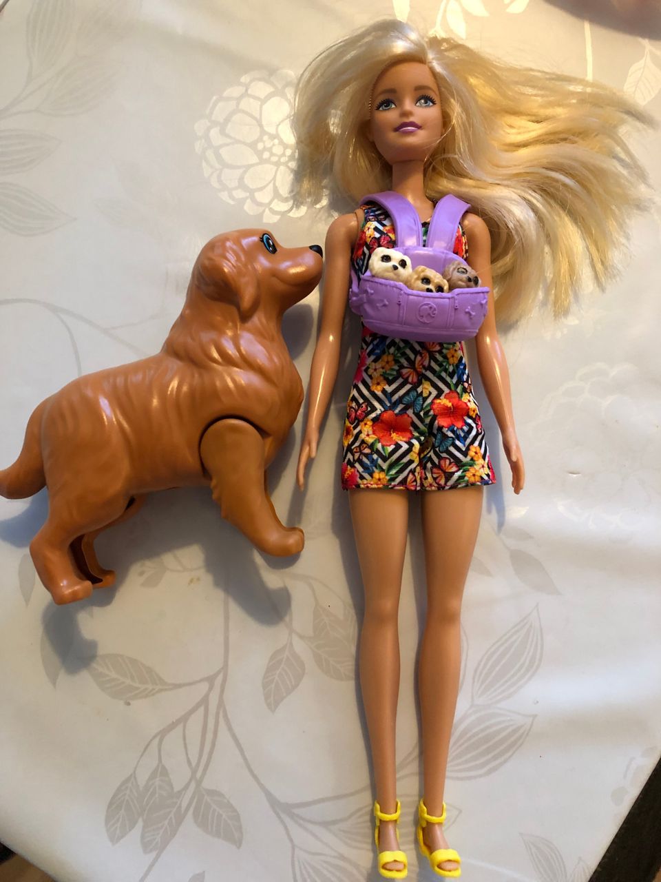 Barbie ja koira sekä pennut