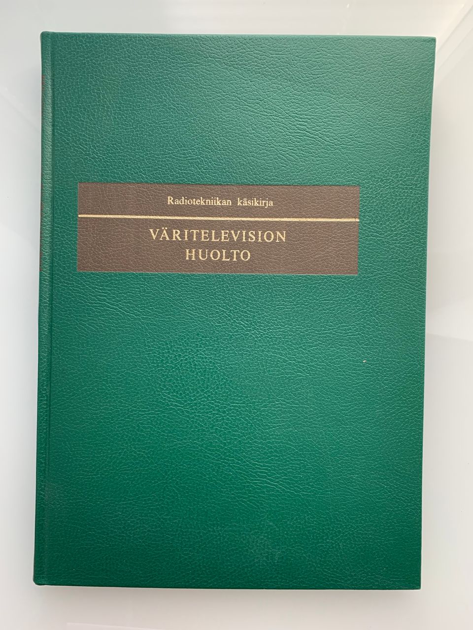 Väritelevision huolto - Radiotekniikan käsikirja