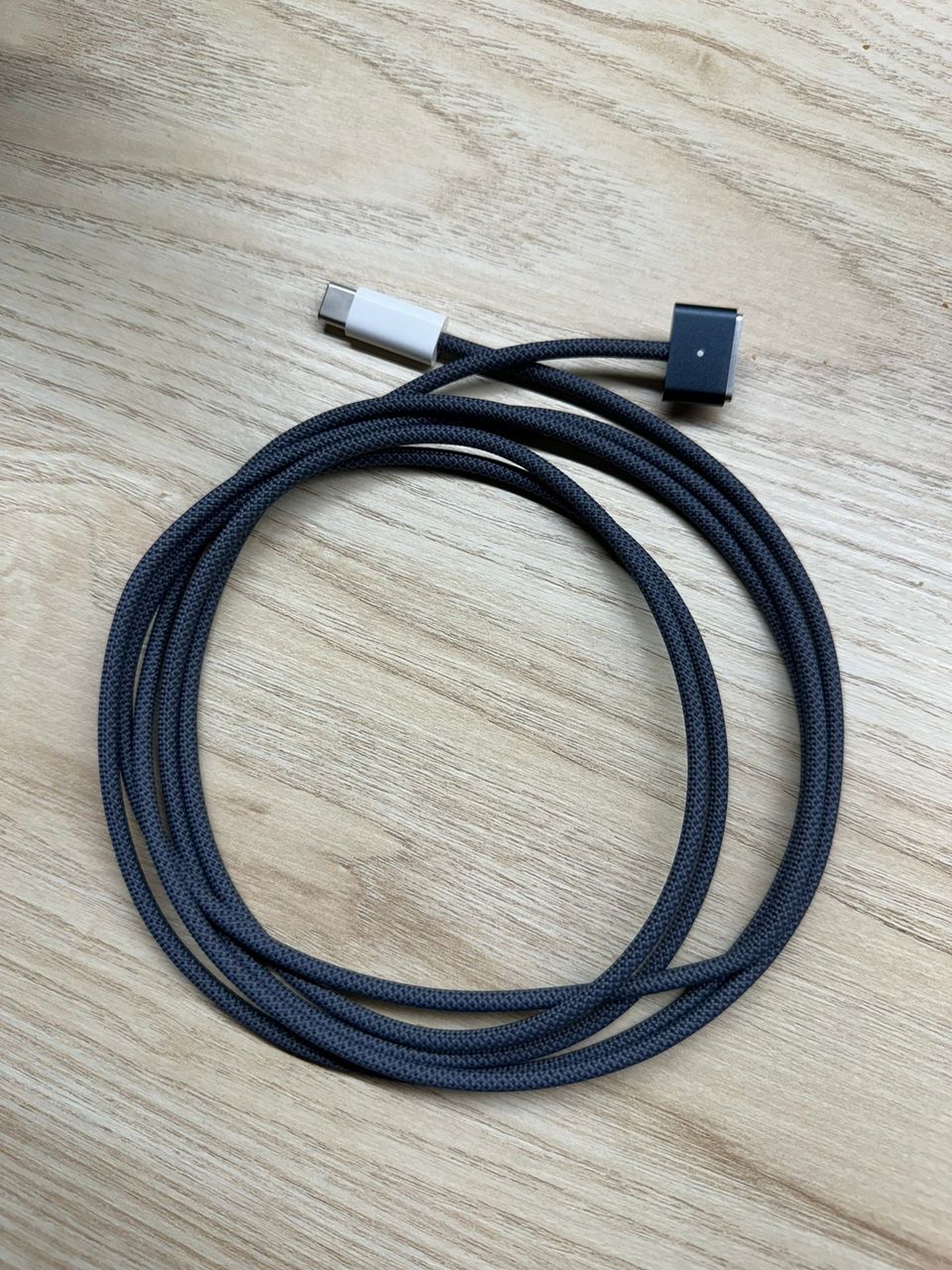 USB-C–MagSafe 3 kaapeli 2m - keskiyö