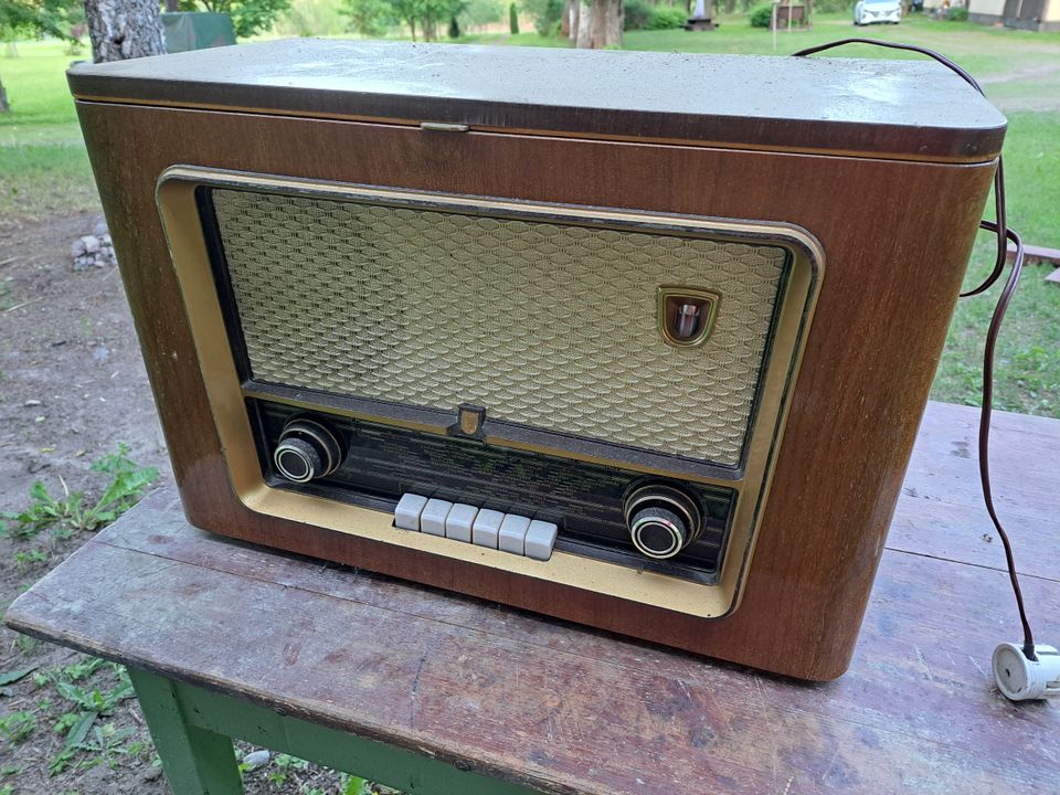 Vanha radio/ levysoitin Philips HSF 454A