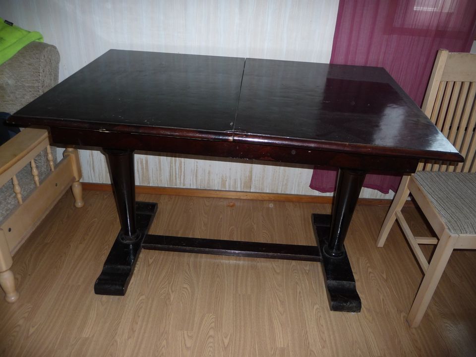 vanha pöytä