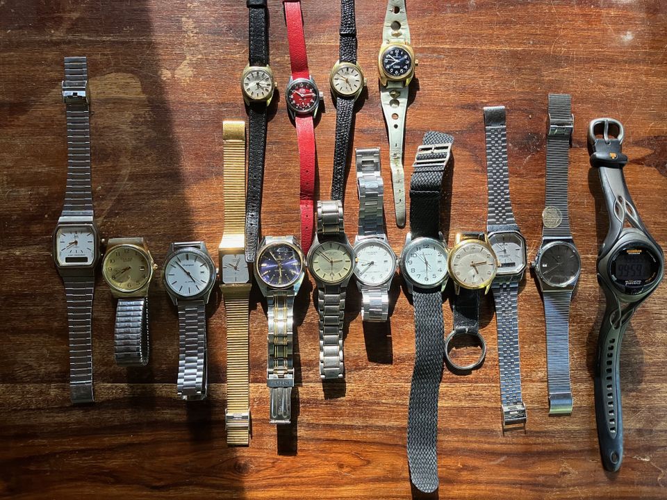 16 kpl vintage kelloja