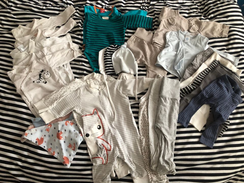 Vauvan vaatteita 50-56