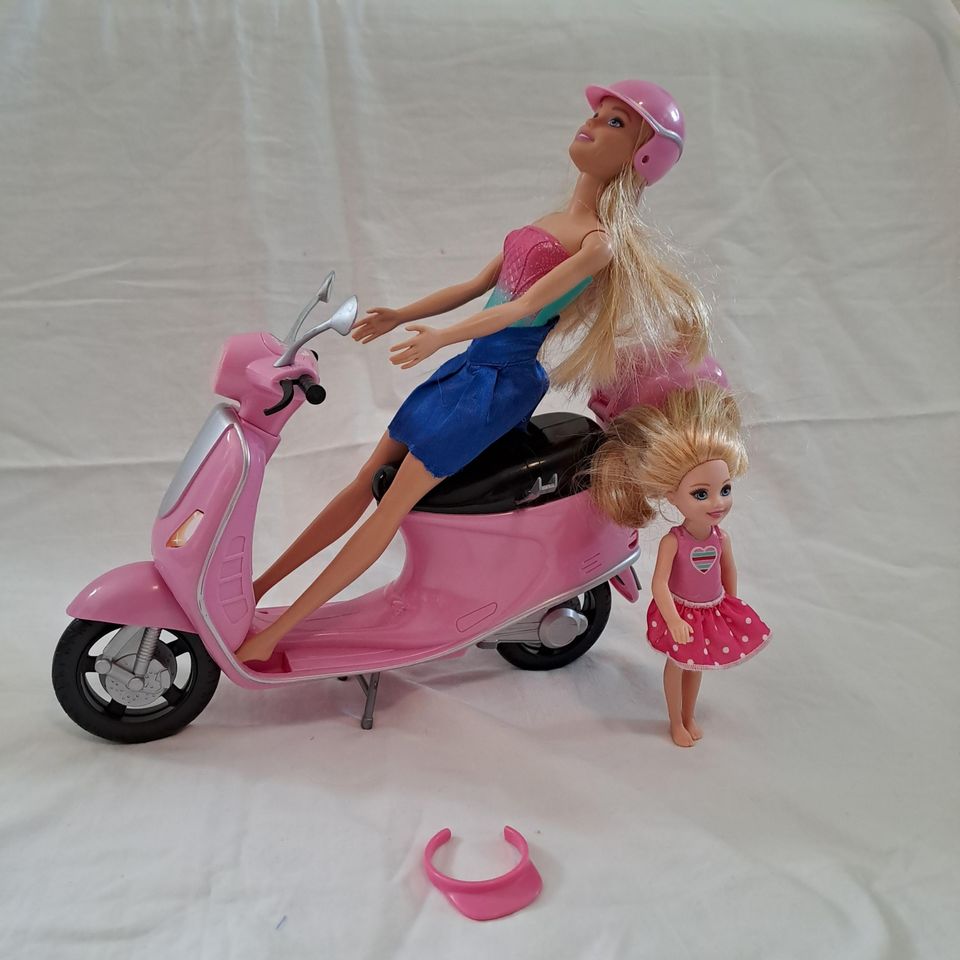 Skootteri ja nuket Barbie/Steffi