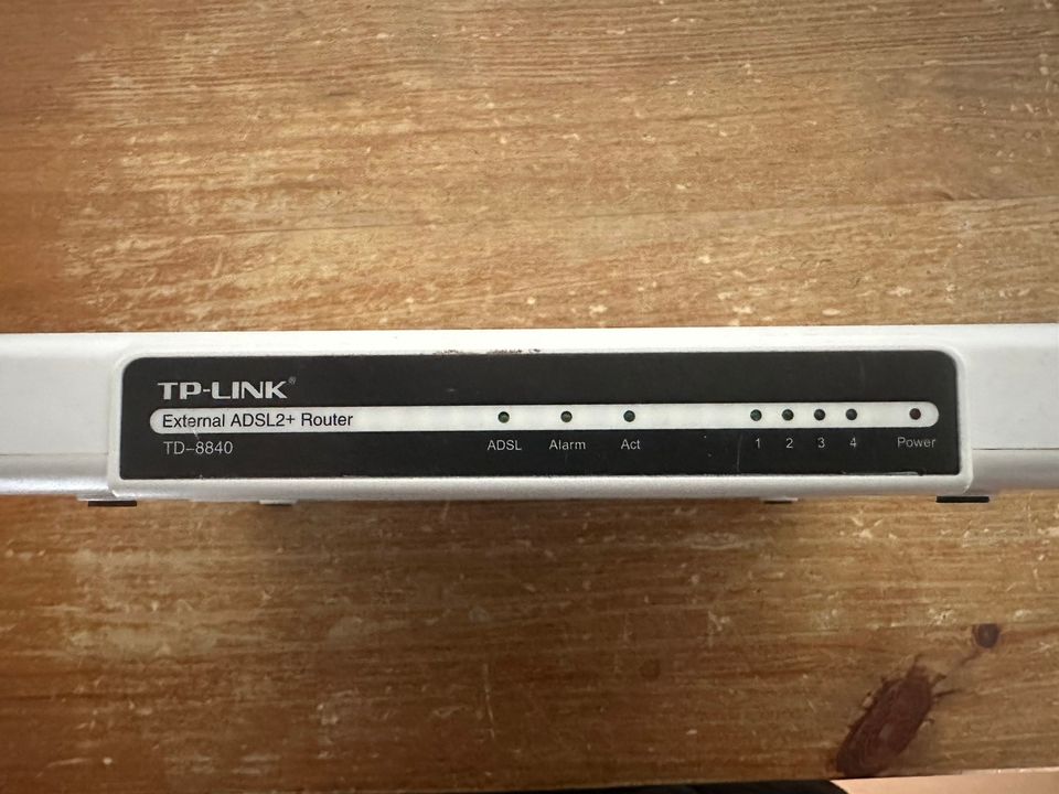 TP-LINK TD-8840 ADSL2+ reititin + virtalähde