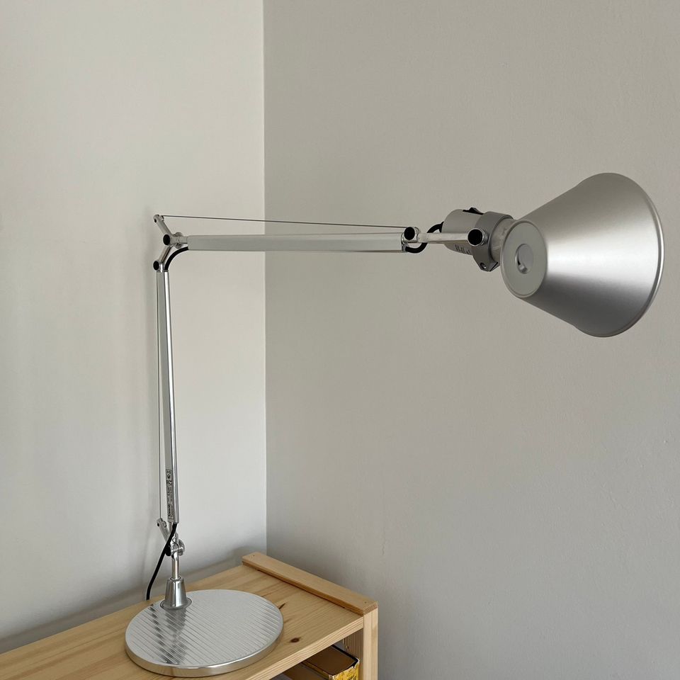 Artemide Tolomeo pöytävalaisin