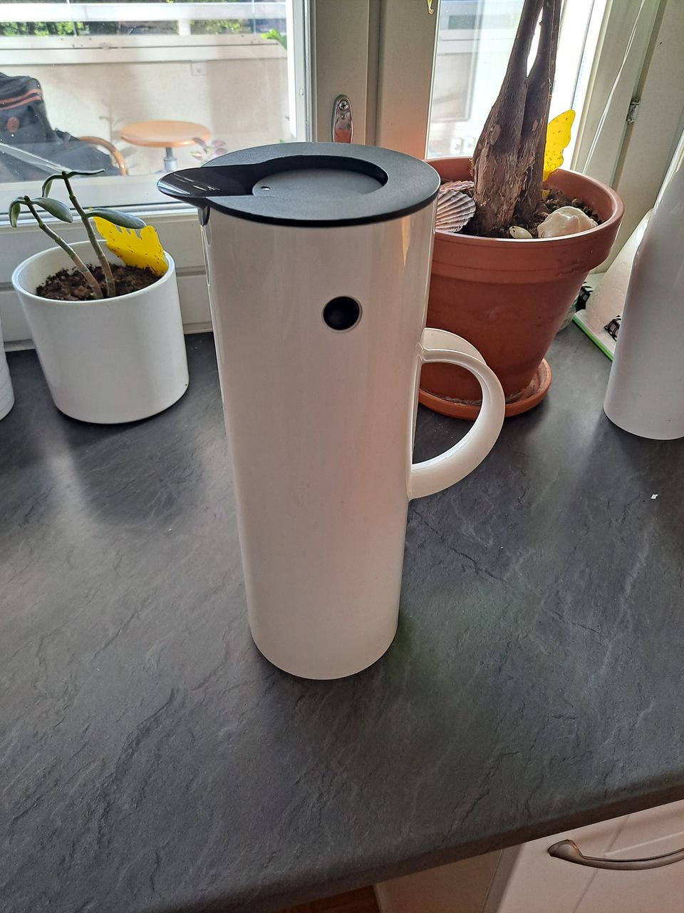 Stelton EM77 termoskannu 1,0 L, valkoinen