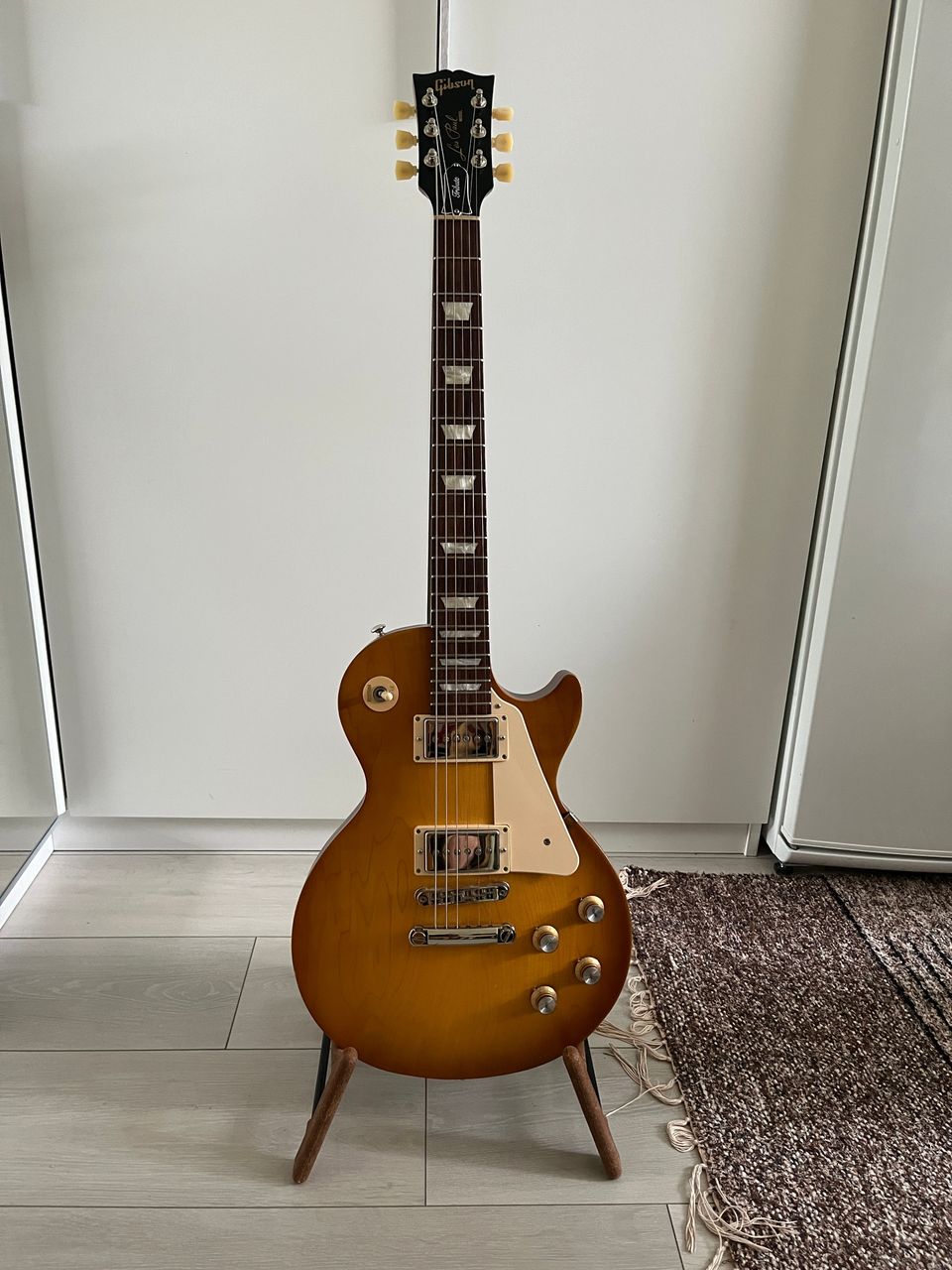 Gibson Les Paul Tribute (duncan phat cat mikeillä)