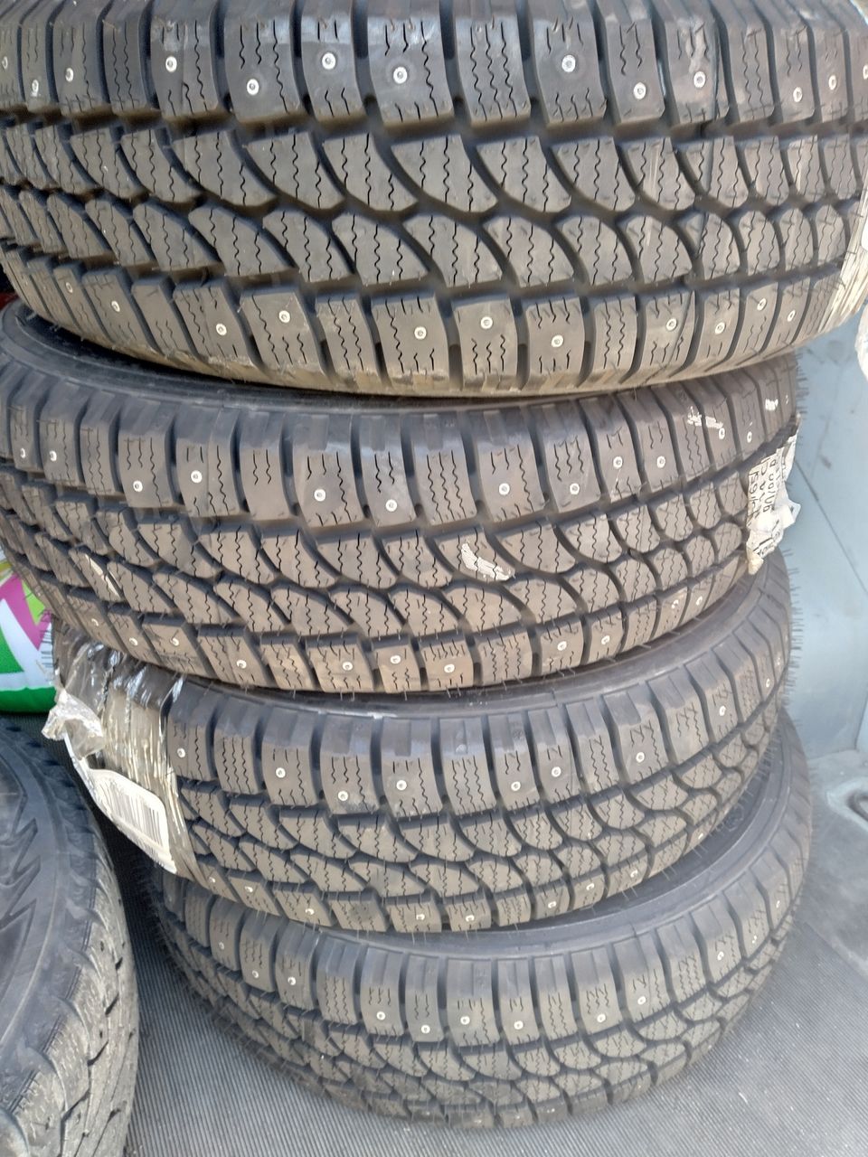 Nastarenkaat 175/65 r14