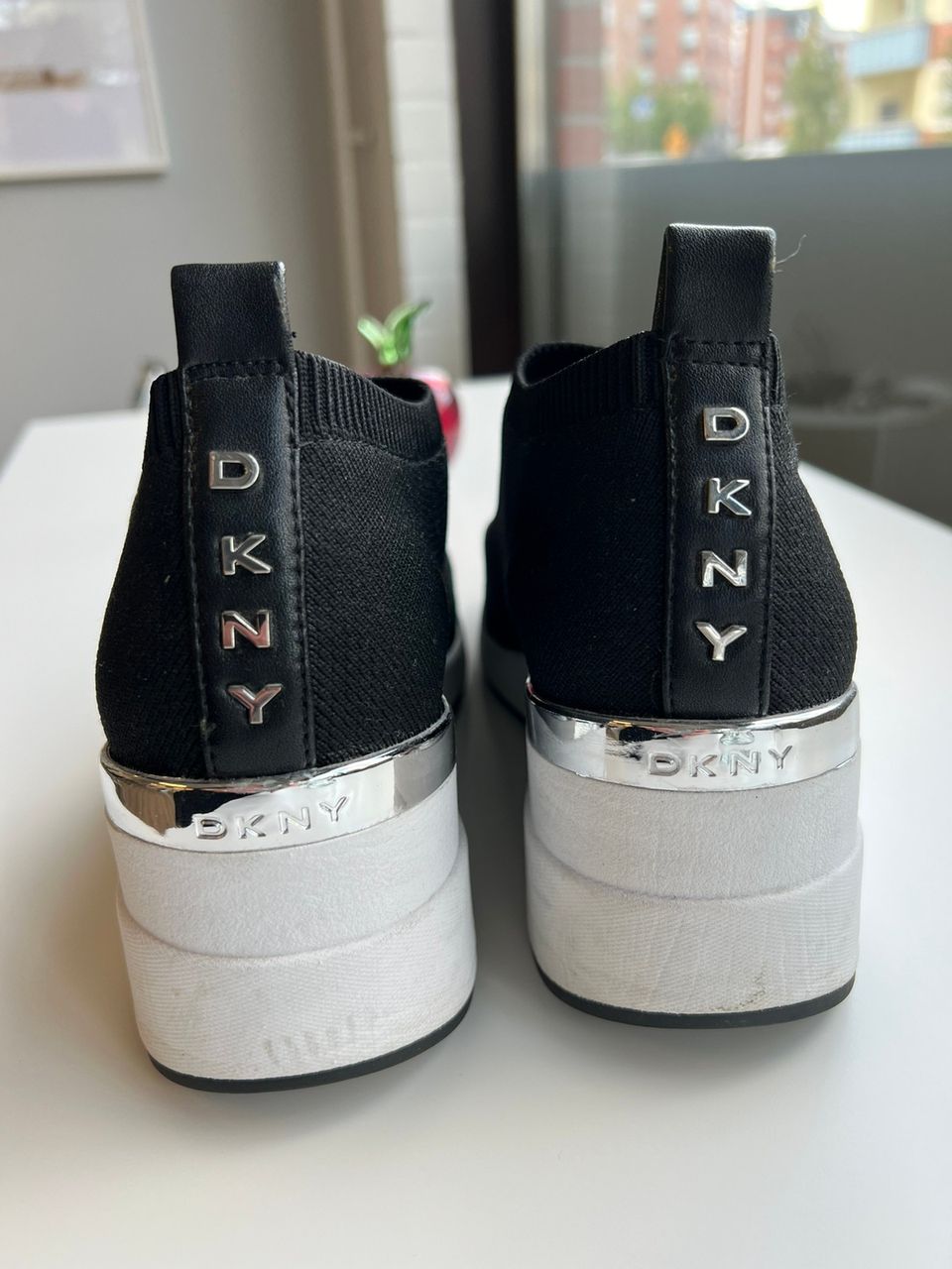 DKNY kengät