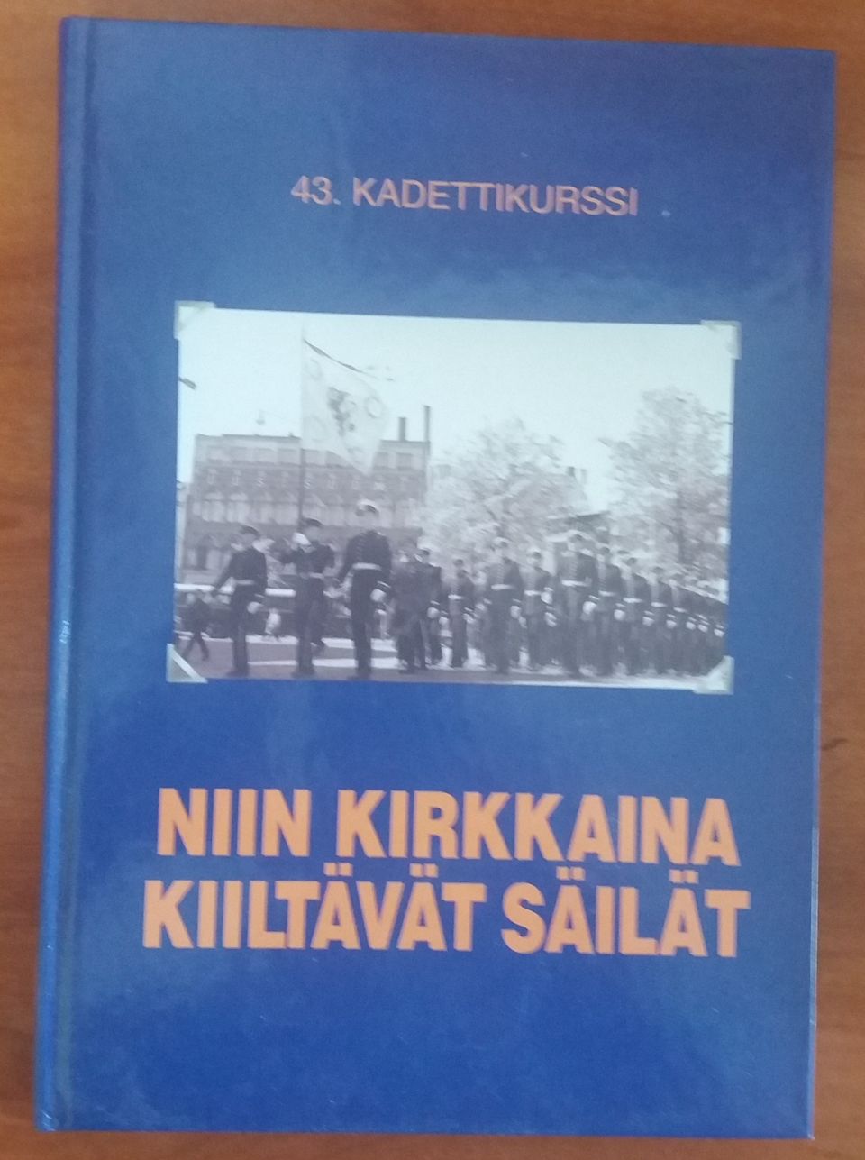 Niin kirkkaina kiiltävät säilät : 43. KADETTIKURSSI 1957-1959