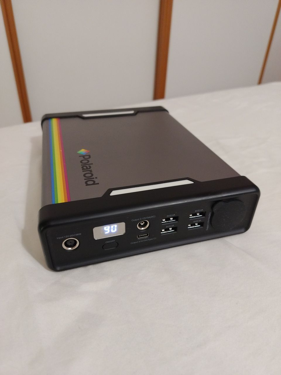 Polaroid PS300 kannettava latausasema / varavirtalähde /akku