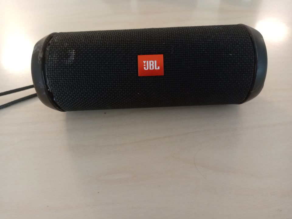 Jbl Bluetooth kaiutin