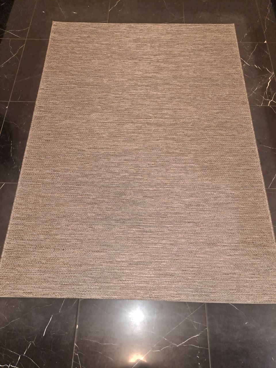 Ruskea matto 140 cm x 200 cm