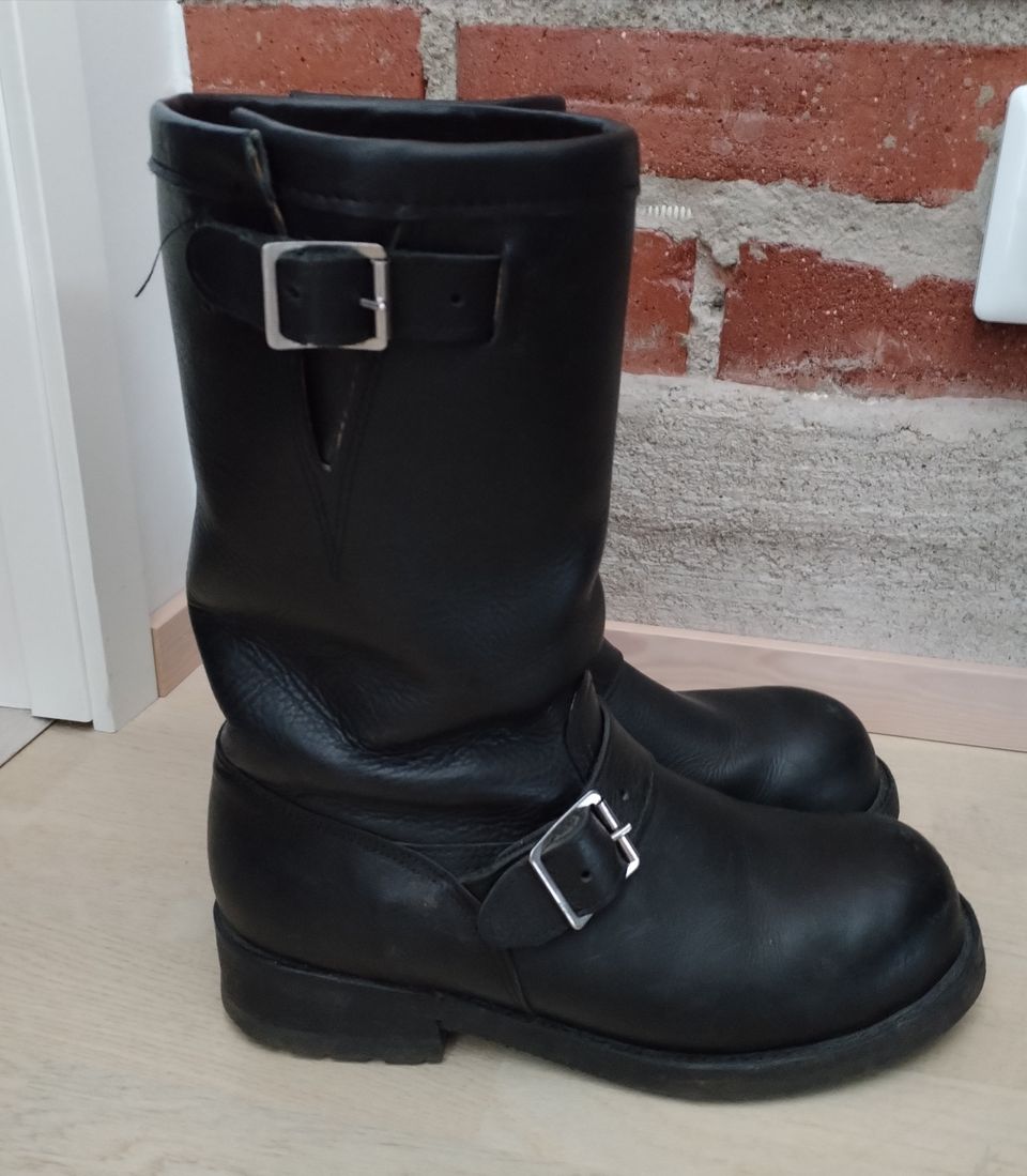 Boot Factoryn Bikerit koko 40