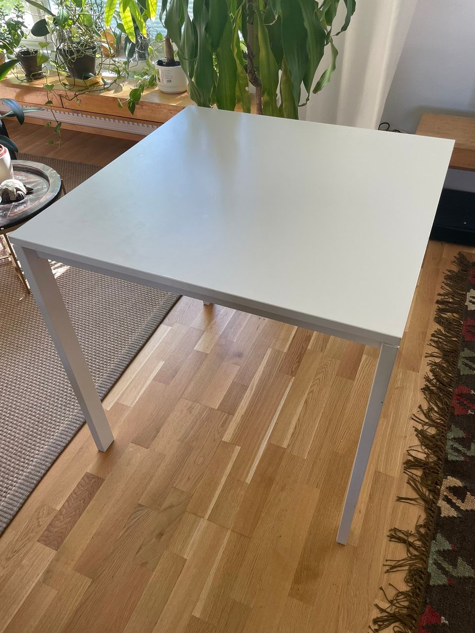 Ikean Melltorp-ruokapöytä