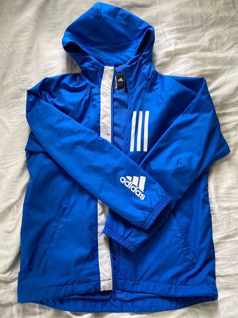 Adidas ulkoilutakki