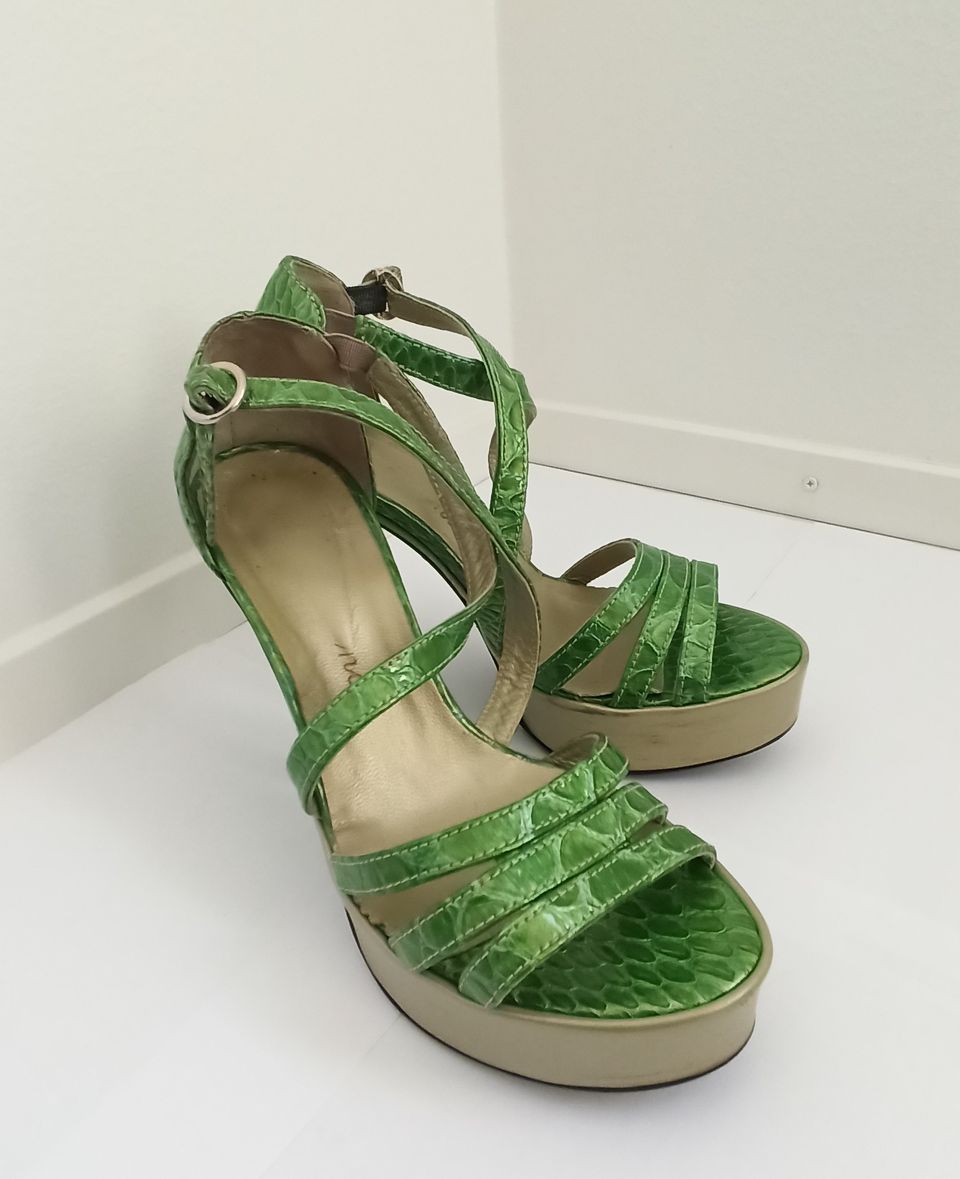 Vihreät korkokengät, sandaalit