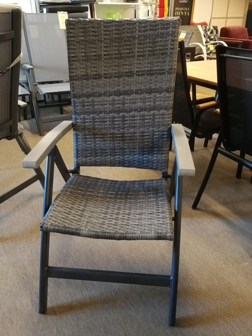 Erä Suvi 7-asentoisia tuoleja poistohintaan myymälästä