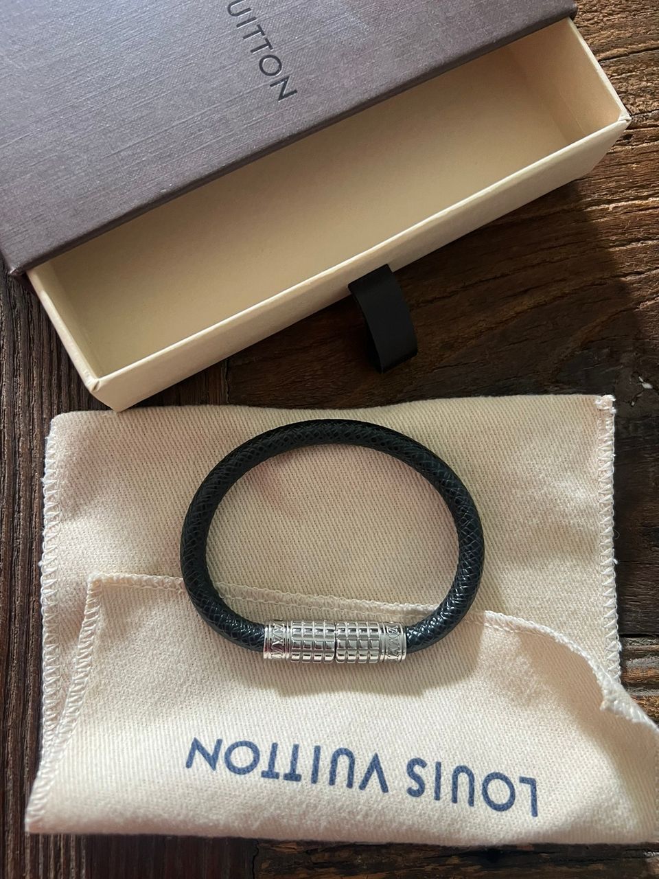 Louis Vuitton Keep it taiga bracelet rannekoru uudenveroinen