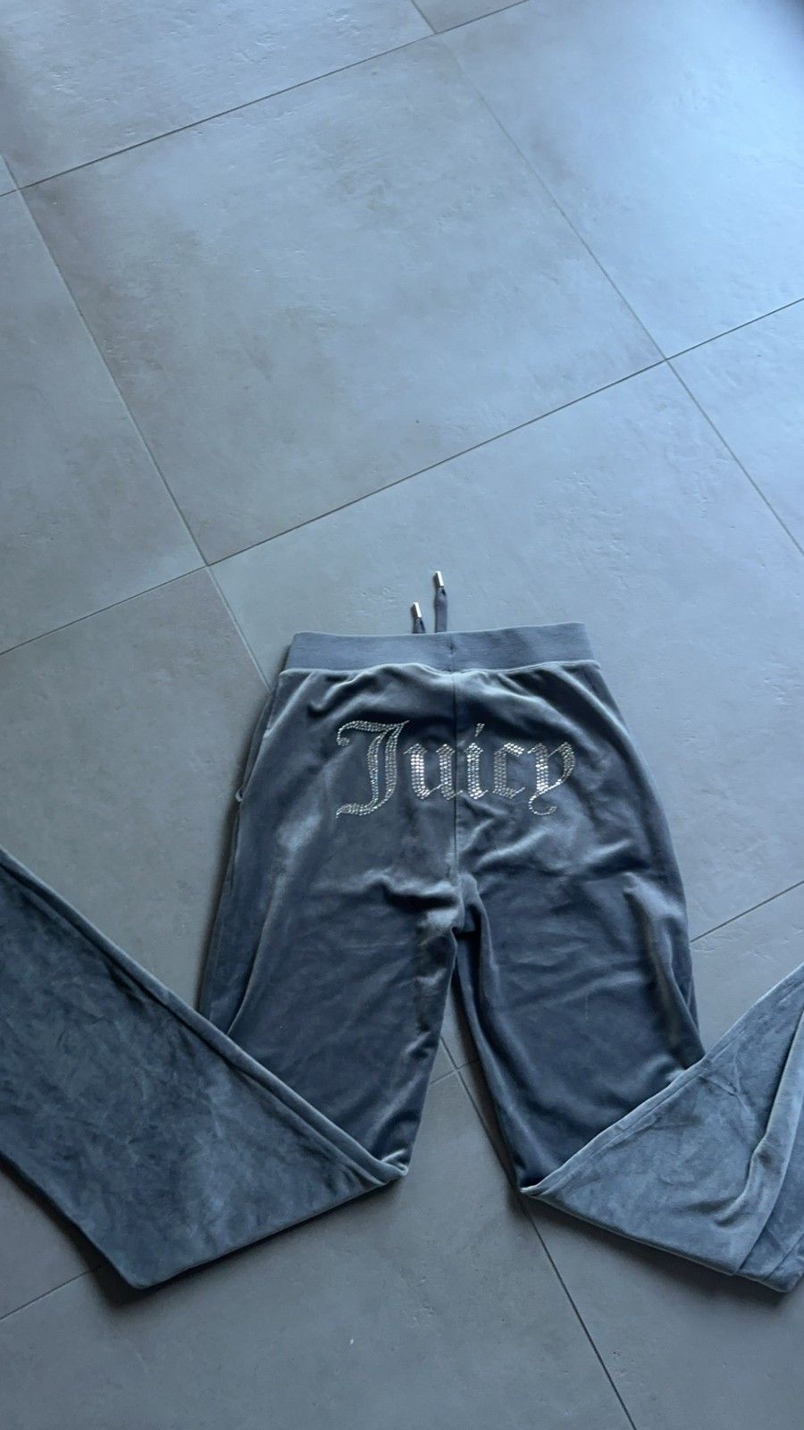 Tumman harmaat Juicy Couture housut