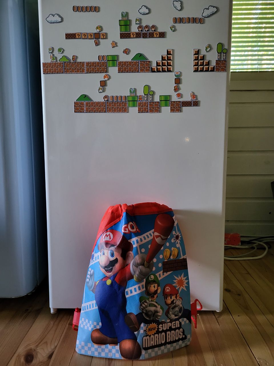 Super Mario Bros laukku sekä magneetit