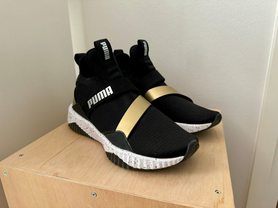 Puma kengät