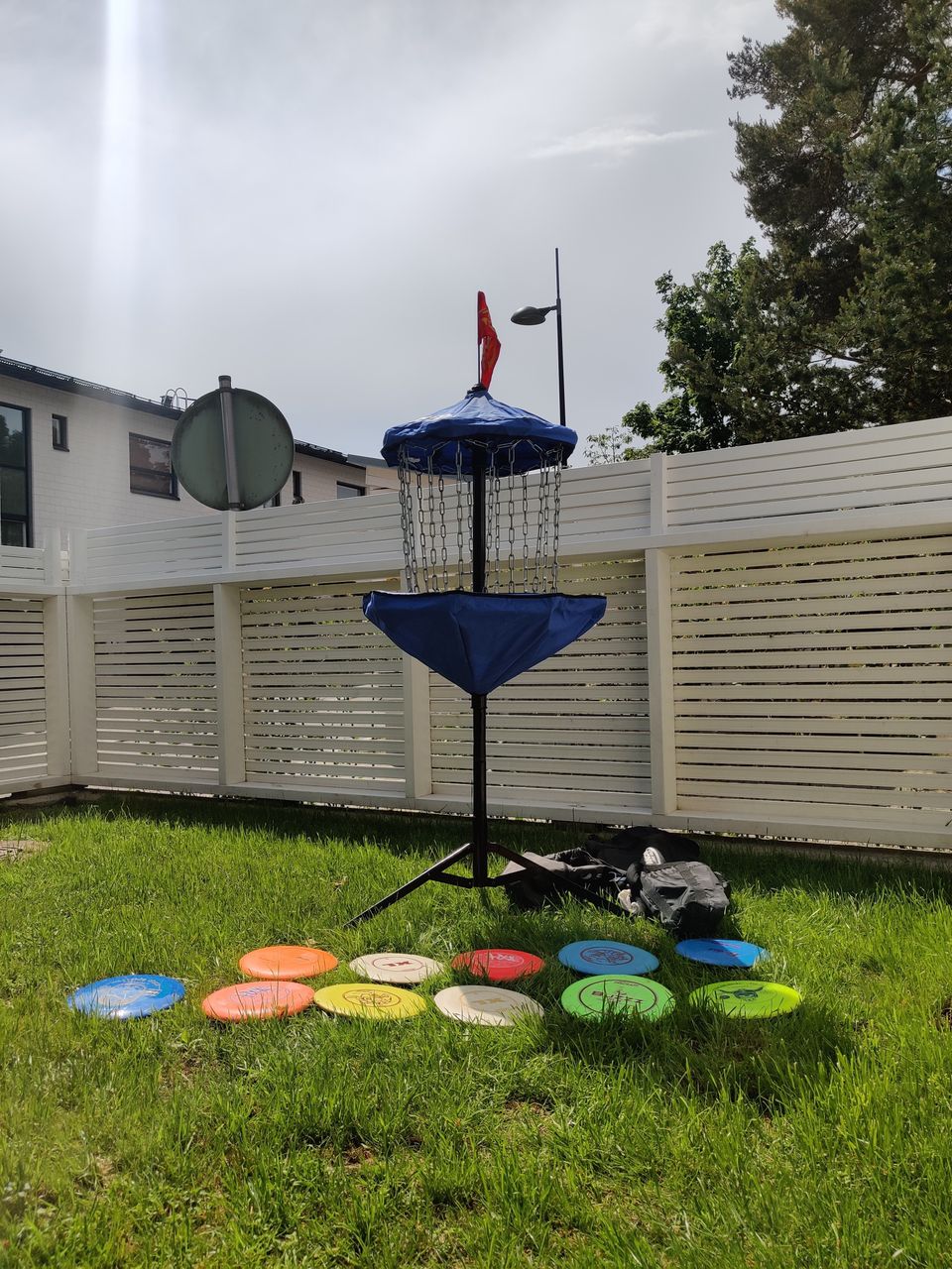 Frisbeegolf kori ja 11 kpl kiekkoja