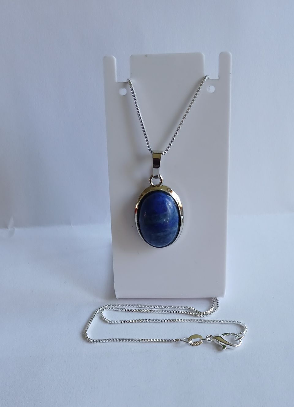 Kivipisara Lapis Lazuli (Hopeaketjulla)