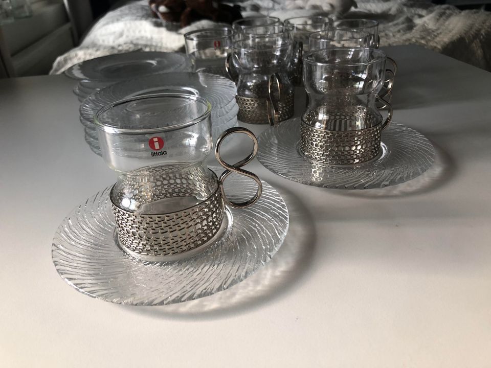 Iittala Tsaikka lasit pidikkeillä (8kpl) ja lautaset (12kpl)