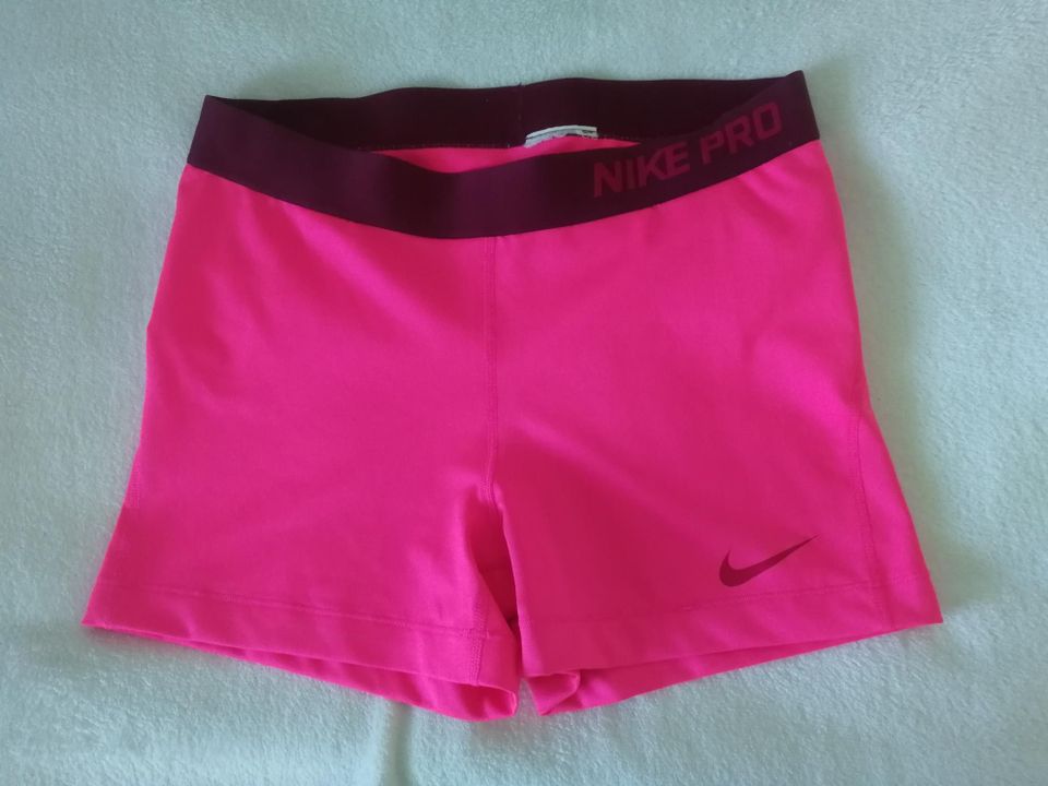 Naisten Nike Pro shortsit koko L