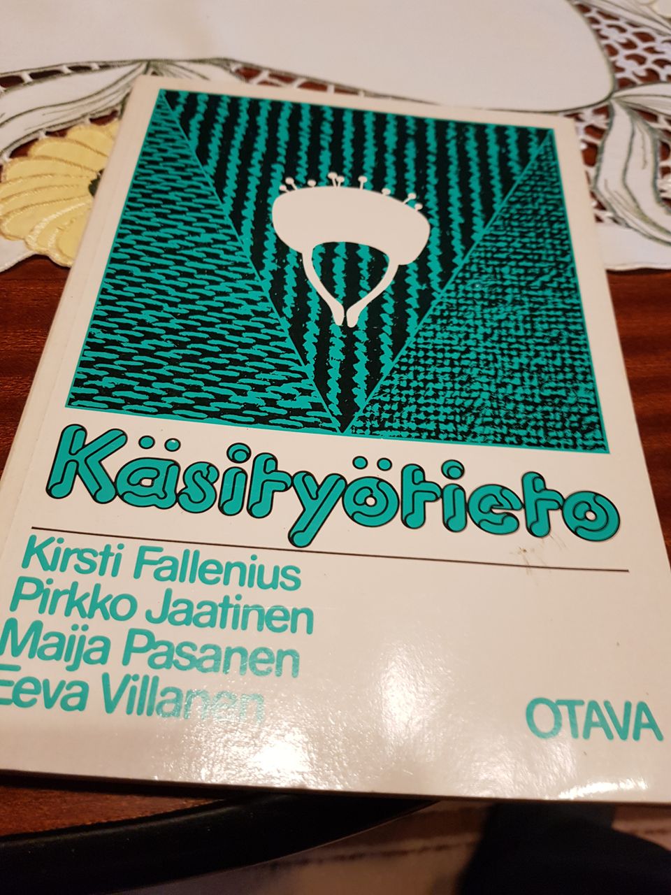 Käsityötieto . Kirsti Fallenius ym.