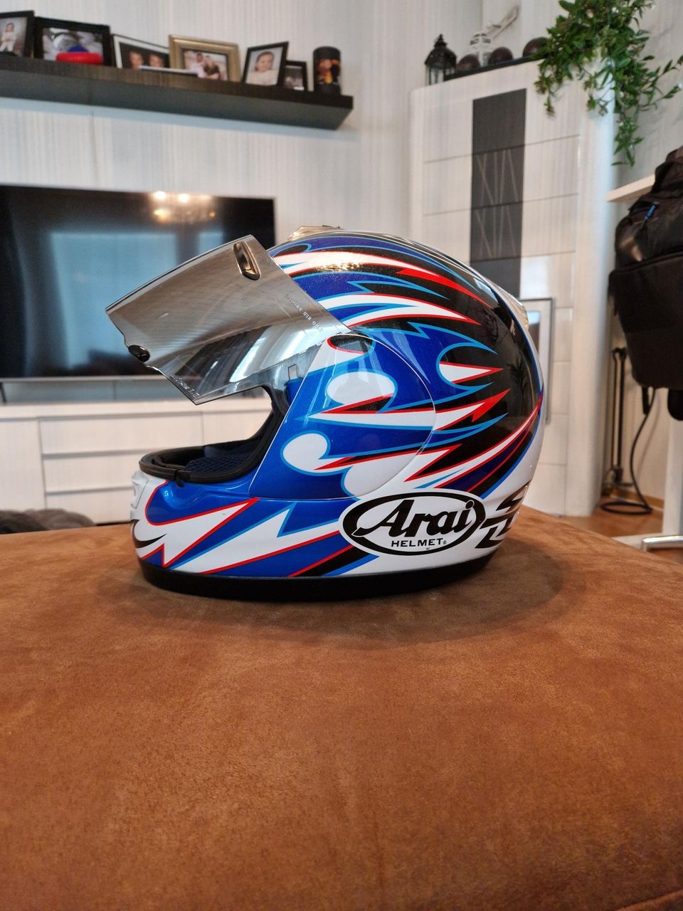 Arai condor kypärä