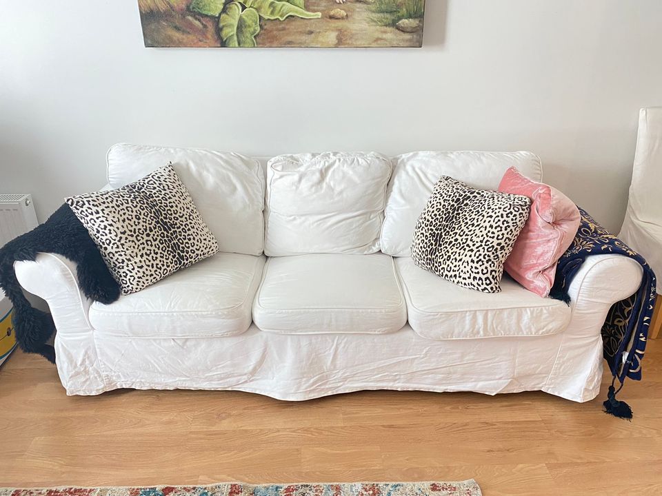 Valkoinen/harmaa sohva