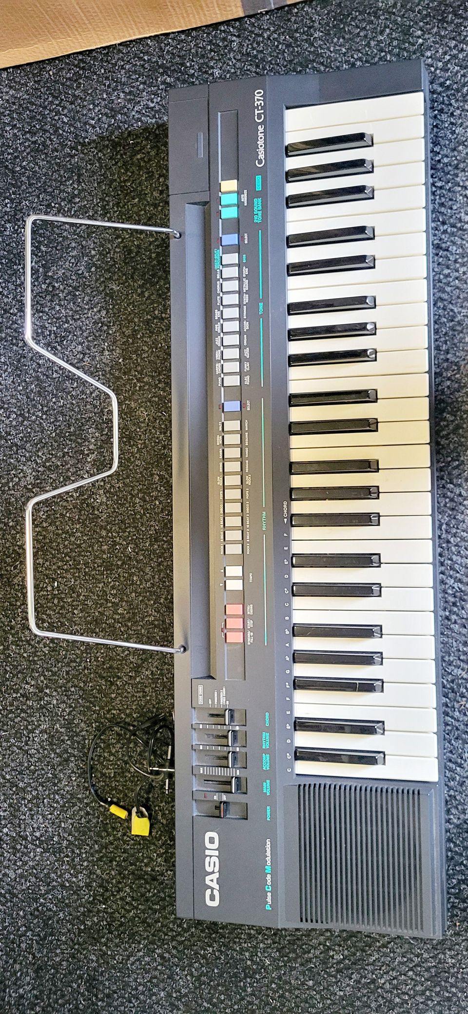 Casio CT-370 kosketinsoitin