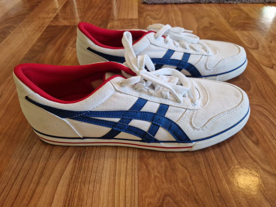 Asics kengät 46