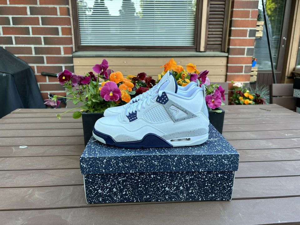 Air Jordan 4 Midnight Navy