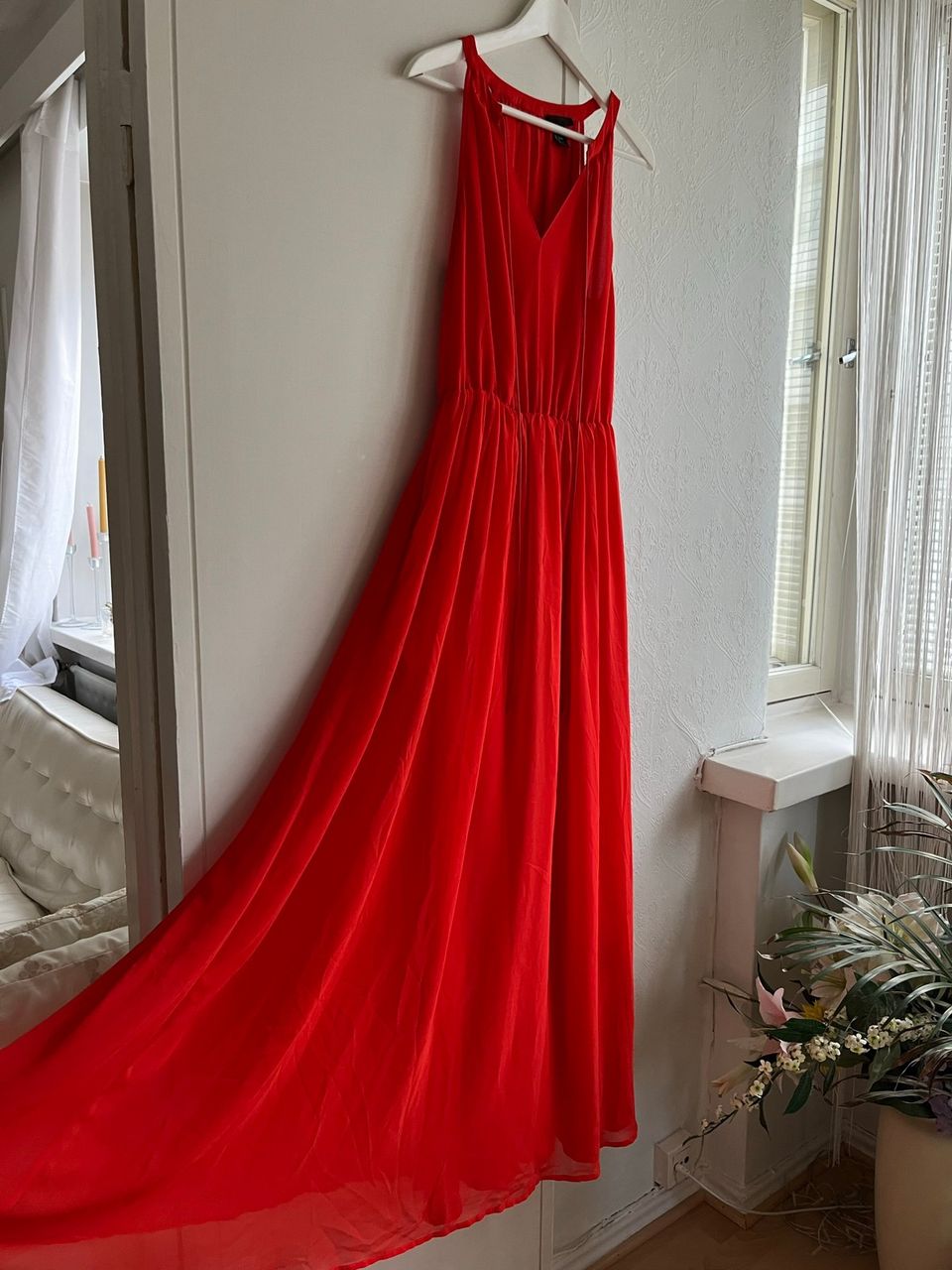 Punainen maxi mekko