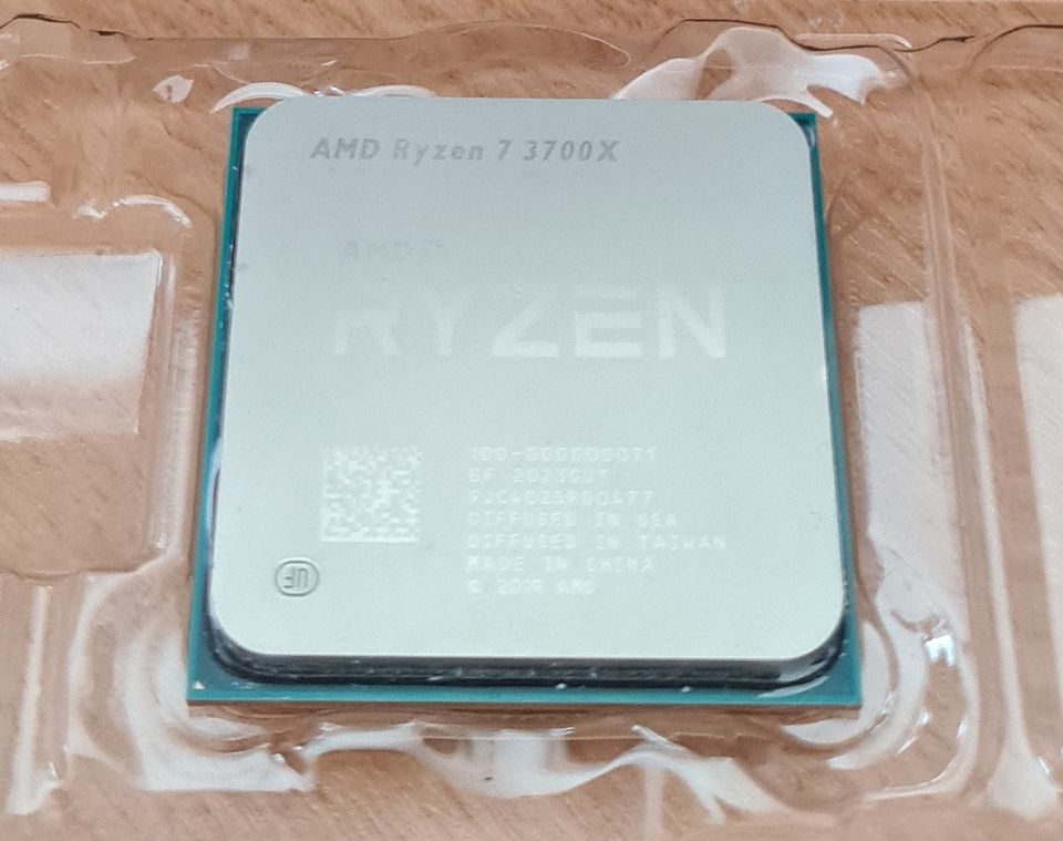 AMD Radeon 7 3700X prosessori