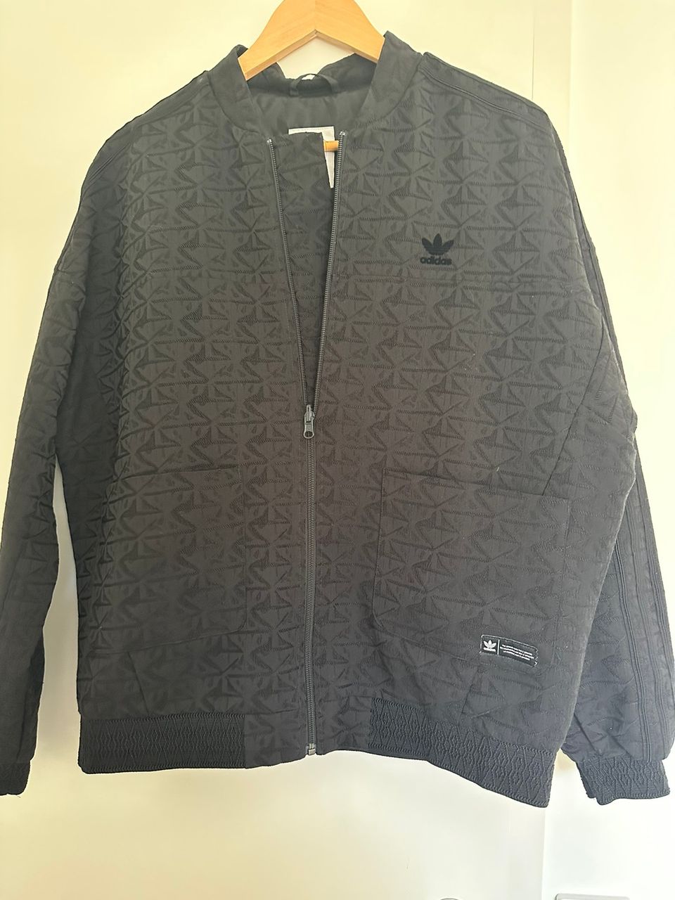 Adidas musta bomber