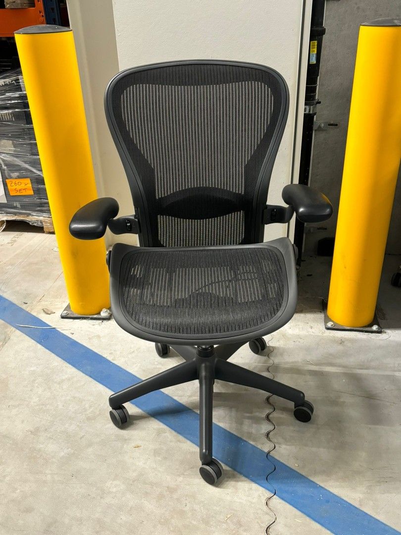 Herman Miller Aeron Size C - Toimistotuoli