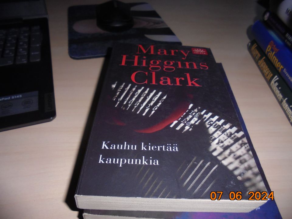 mary higgins clark - kauhu kiertää kaupunkia