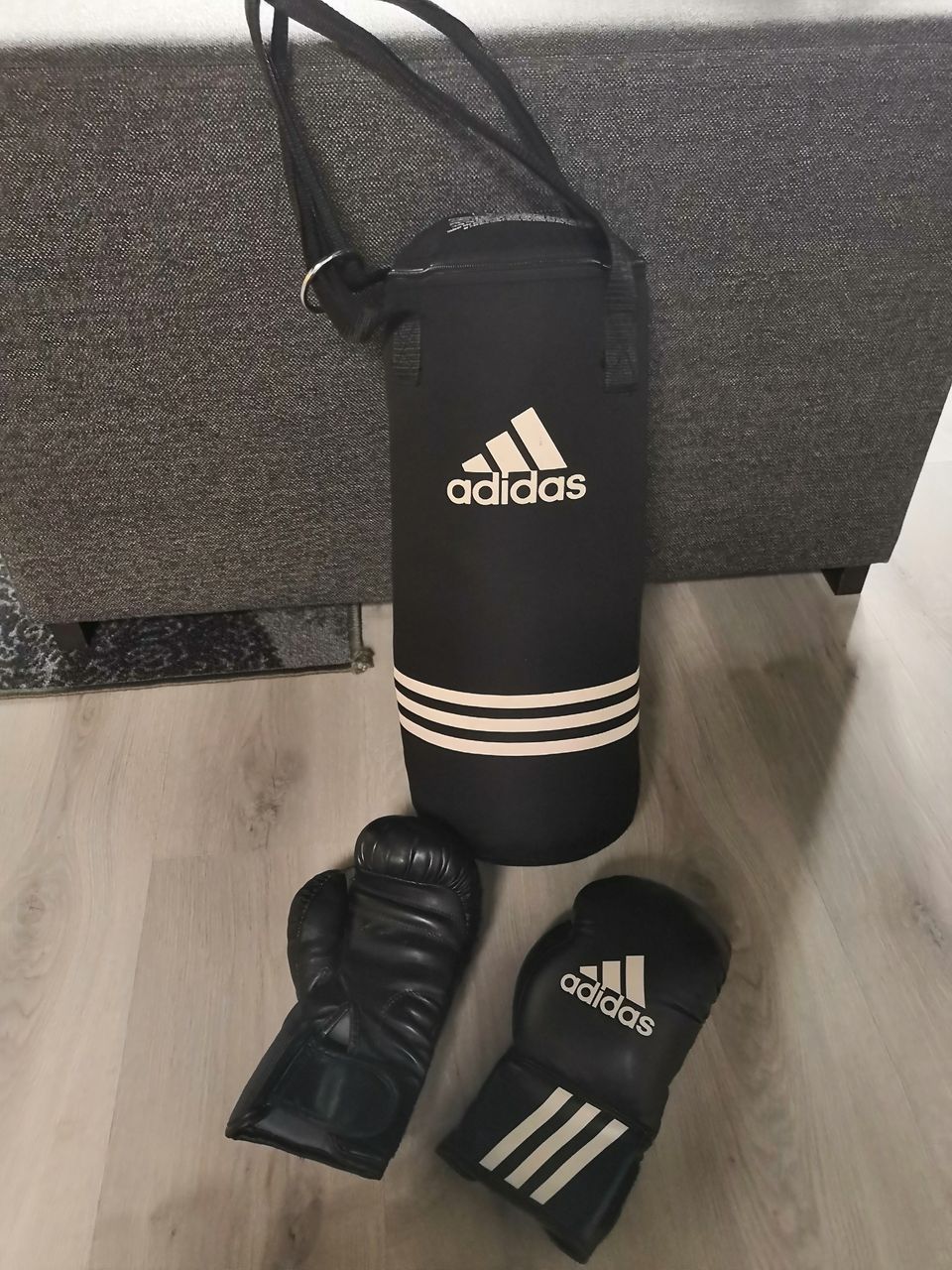 Adidas junior nyrkkeilysäkki ja hanskat